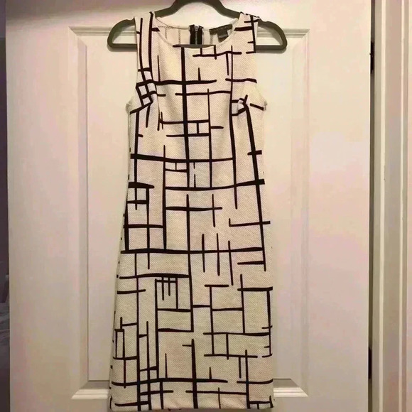 Patterned Midi Dress - Picture 2 of 4